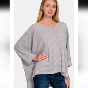 EUC Zenana "Waffle🧇Knit V-neck 3/4 Sleeves Side Slits Hi-Lo Top" Gray🩶 Sz L/XL